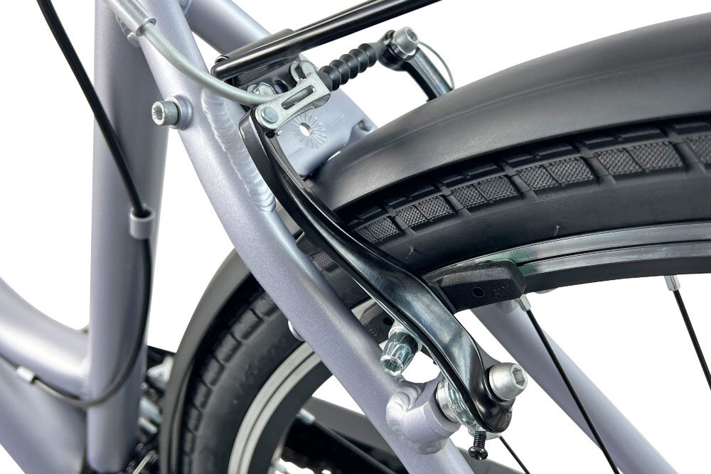 Rower trekkingowy INDIANA X-Road 1.0 D19 28 cali damski Srebrno-czarny zbliżenie na hamulec podstawa bezpieczeństwa hamulce V-Brake lekkie duża siła hamowania hamulce z przodu z tyłu podwójny pakiet bezpieczeństwa