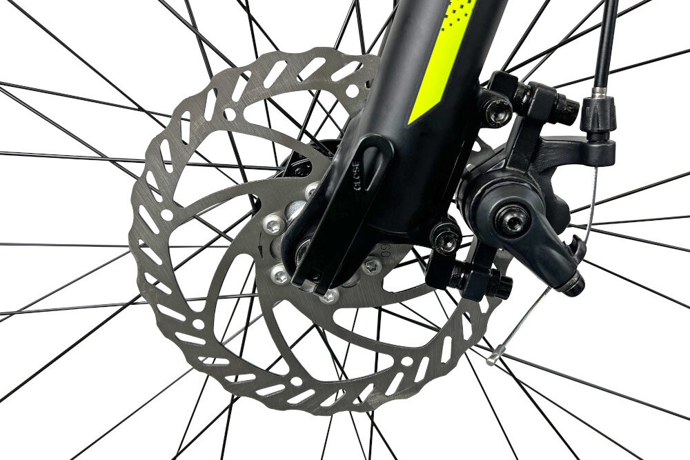 Rower górski MTB INDIANA X-Pulser 2.7 M17 27.5 cala męski Czarno-żółty zbliżenie na tylny hamulec podstawa bezpieczeństwa hamulce tarczowe mechaniczne sprawdzą się w każdych warunkach pogodowych i na każdej trasie bardzo duża siła hamowania hamulce z przodu i z tyłu podwójny pakiet bezpieczeństwa