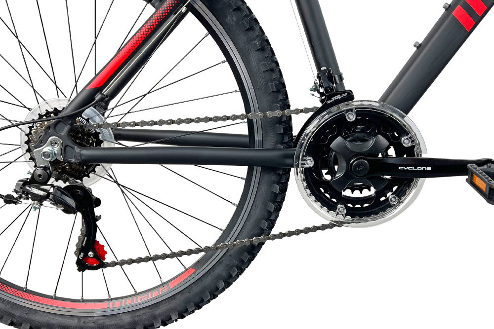 Rower górski MTB INDIANA X-Pulser 1.6 M21 26 cali męski Czarno-czerwony zbliżenie na korbę wolnobieg i łańcuch lekka wydajna konstrukcja korby korba CYCLONE typu 24/34/42 x 170 mm wolnobieg SHIMANO typu MF-TZ500-7 14-28 7 Speed solidność wytrzyma bardzo duży nacisk na pedały