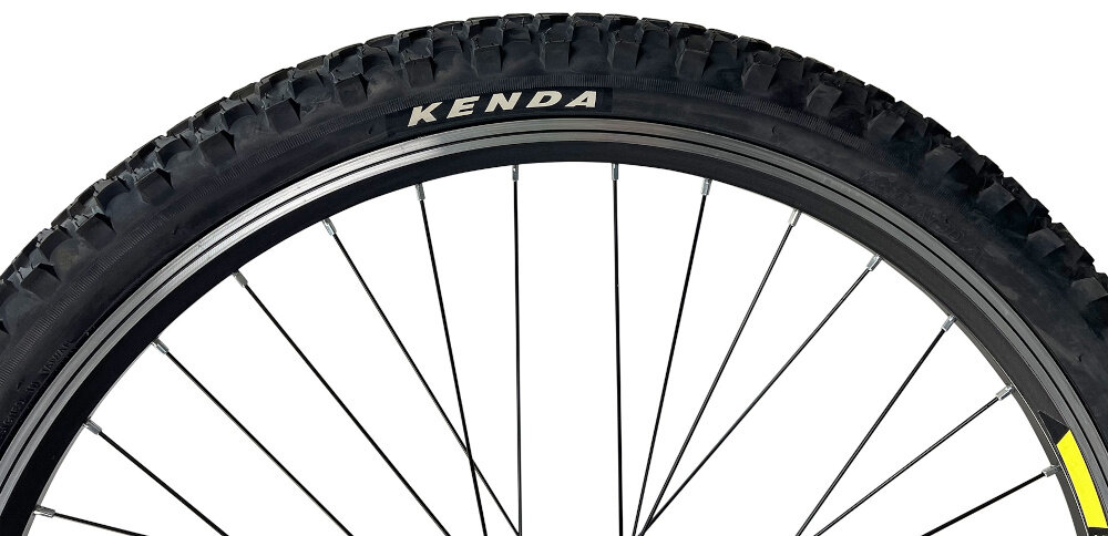 Rower górski MTB INDIANA X-Pulser 1.6 M19 26 cali męski Limonkowo-czarny zbliżenie na oponę rozmiar koła 26 cali łatwe pokonywanie przeszkód duży kontakt koła z podłożem szerokie opony marki KENDA dobra przyczepność dwuściankowe obręcze marki BERETTA zachowanie regularnego kształtu kół stabilne trzymanie opony bezpieczna i komfortowa jazda regularne sprawdzanie ciśnienia powietrza wartość na bocznej części opony
