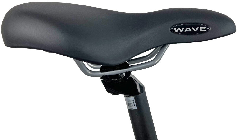 Rower trekkingowy INDIANA X-Road 1.0 M21 28 cali Czarny siodełko na białym tle miękkie okładziny wygodne siodełko prosta sztyca siodełka wytrzymała i trwała siodełko marki SELLE ROYAL typu Wave 8204 nieodkształca się
