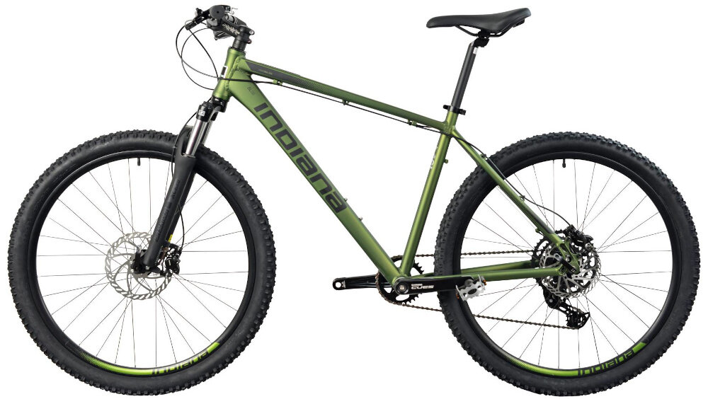 Rower górski MTB INDIANA X-Pulser 3.7 M19 27.5 cala męski Zielono-czarny rower na białym tle widoczny z boku specjalne gwinty możliwość przymocowania uchwytu na bidon odblaski dobrze widoczny na drodze bezpieczna jazda dzwonek na kierownicy