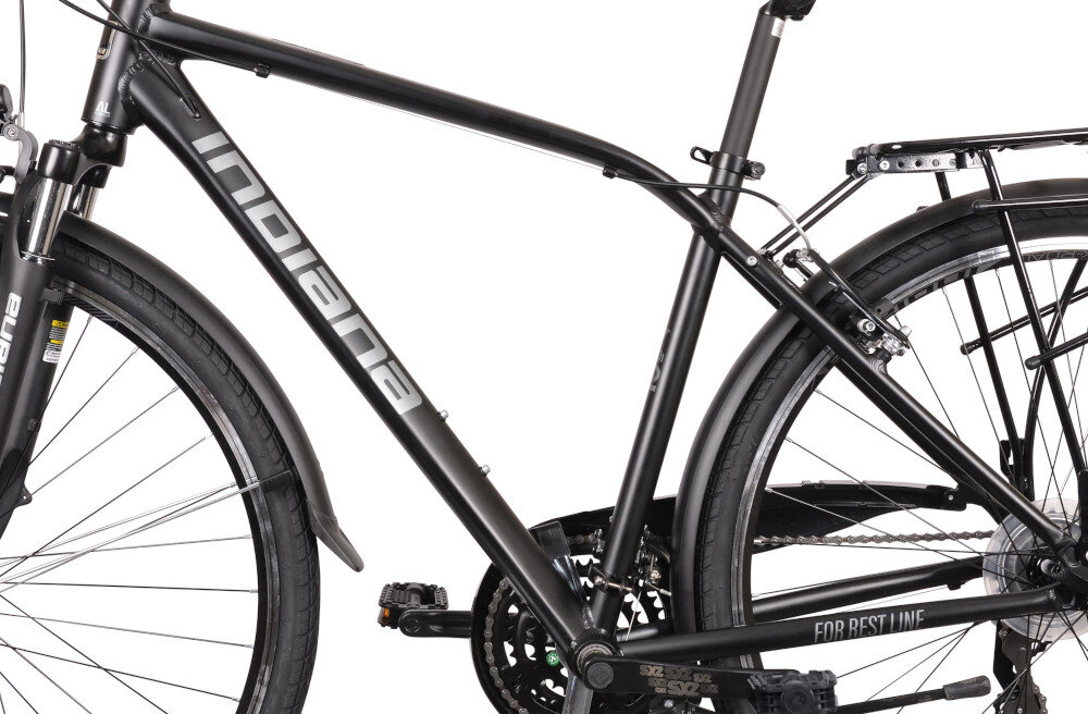 Rower trekkingowy INDIANA X-Road 1.0 M17 28 cali Czarny rower na białym tle zbliżenie na ramę widoczną z boku 17-calowa aluminiowa rama rower jest bardzo zwinny lekki ltwo go podnieść odporność na korozję wybór rozmiaru ramy Twój wzrost mierzony w zrelaksowanej pozycji typ roweru dla osób o wzroście od 165 do 174 cm