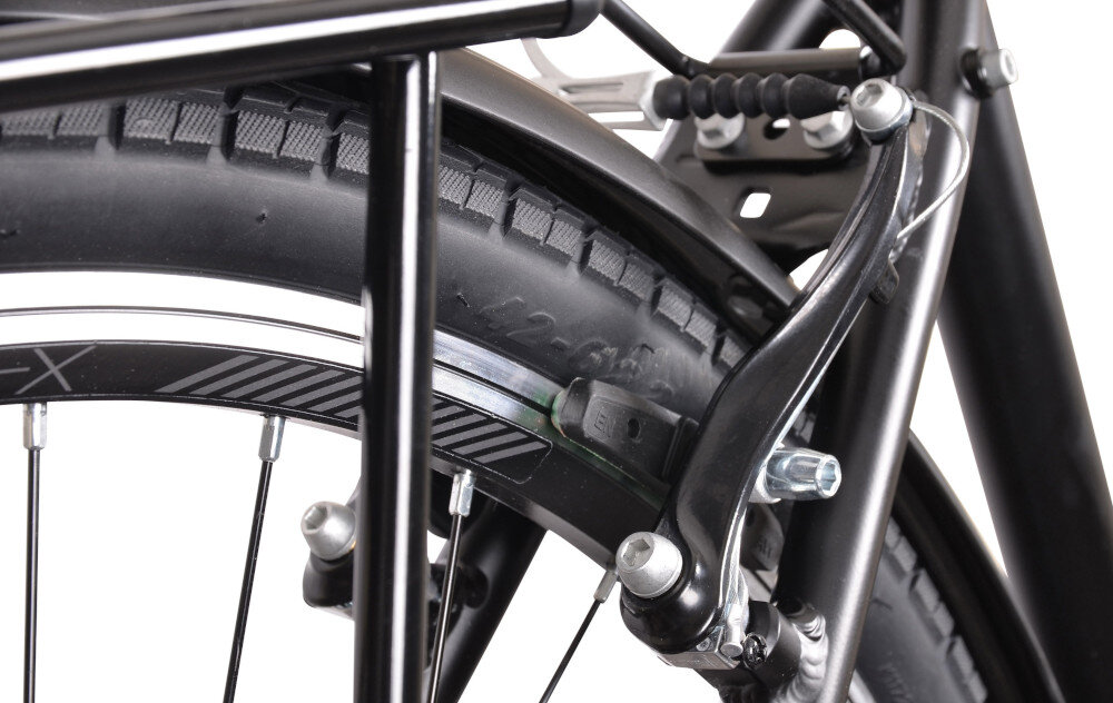 Rower trekkingowy INDIANA X-Road 1.0 M17 28 cali Czarny zbliżenie na hamulec podstawa bezpieczeństwa hamulce V-Brake lekkie duża siła hamowania hamulce z przodu z tyłu podwójny pakiet bezpieczeństwa