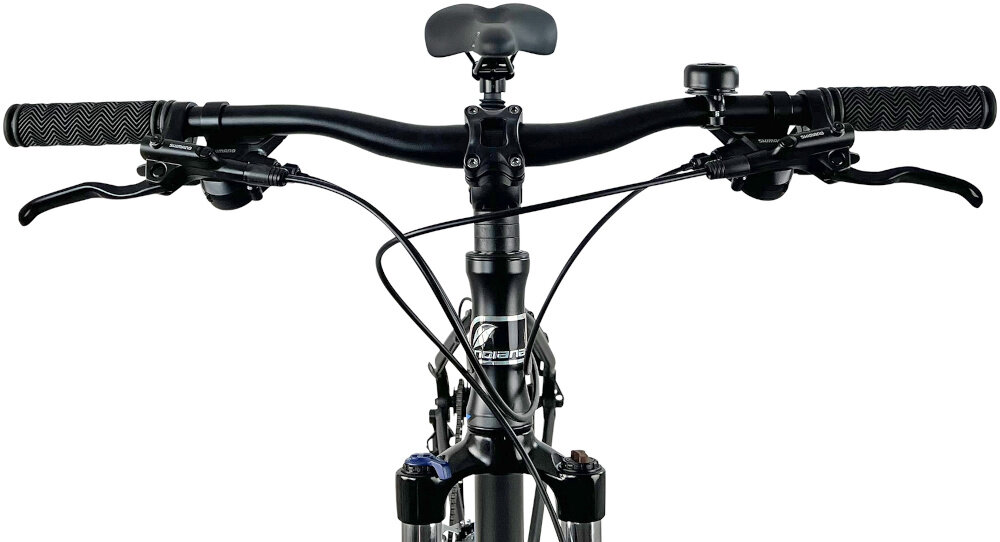 Rower crossowy INDIANA X-Cross 3.0 M21 męski Czarno-niebieski zbliżenie na kierownicę kierownica widoczna od przodu regulowana kierownica marki MODE typu HB-023 W.680 aluminiowy wspornik PROMAX typu Multiset Ahed.Ma-570 lekkość trwałość manetki pokryte antypoślizgowym materiałem pewny chwyt