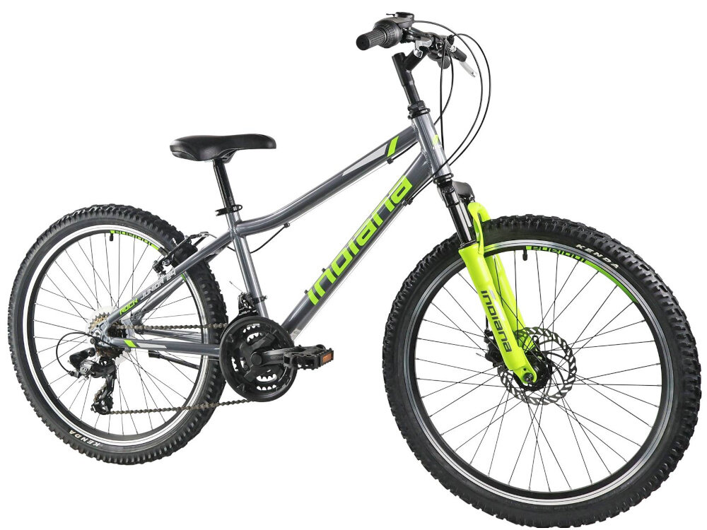 Rower młodzieżowy INDIANA Rock Jr 24 cale dla chłopca Szaro-limonkowy rower na białym tle widoczny od przodu po skosie rower młodzieżowy typu górskiego MTB jazda po ścieżkach rowerowych poza miastem przerzutki amortyzator hamulce bezpieczeństwo dla dzieci w wieku od 9 do 12 lat