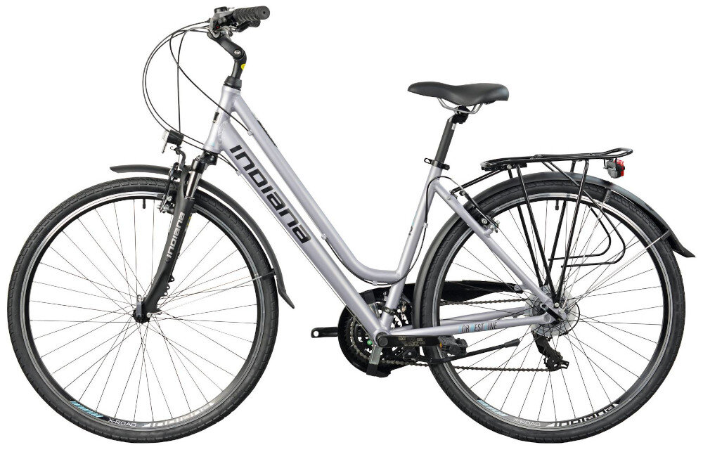 Rower trekkingowy INDIANA X-Road 1.0 M23 28 cali Czarny rower na białym tle zbliżenie na ramę widoczną z boku 23-calowa aluminiowa rama rower jest bardzo zwinny lekki ltwo go podnieść odporność na korozję wybór rozmiaru ramy Twój wzrost mierzony w zrelaksowanej pozycji typ roweru dla osób o wzroście od 190 do 200 cm