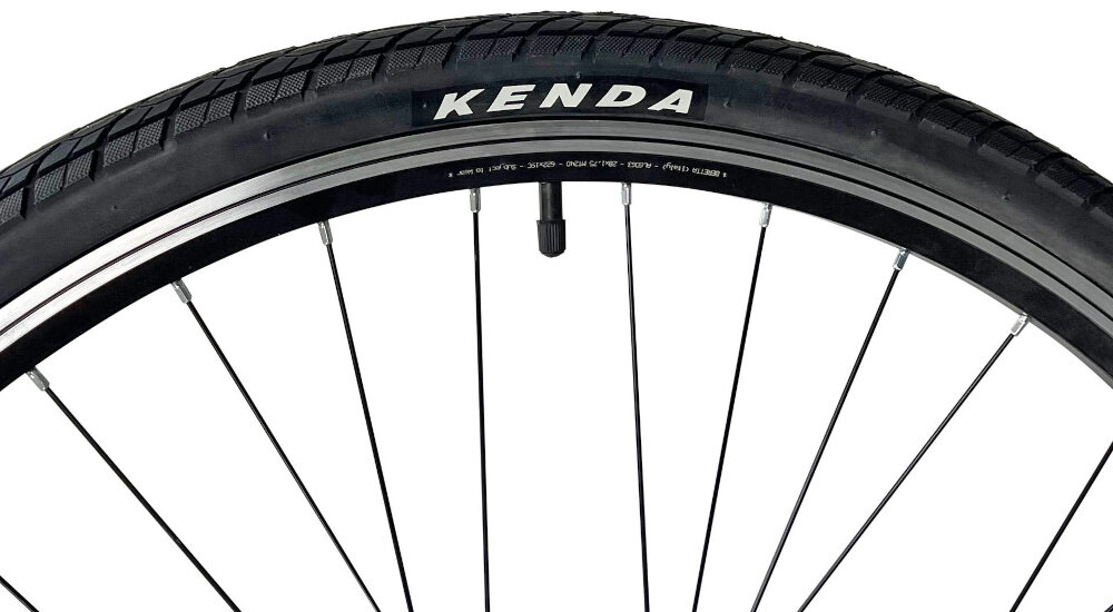 Rower trekkingowy INDIANA X-Road 1.0 M23 28 cali Czarny zbliżenie na oponę rozmiar koła 28 cali łatwe pokonywanie przeszkód duży kontakt koła z podłożem szerokie opony marki KENDA dobra przyczepność dwuściankowe obręcze marki BERETTA zachowanie regularnego kształtu kół stabilne trzymanie opony bezpieczna i komfortowa jazda regularne sprawdzanie ciśnienia powietrza wartość na bocznej części opony