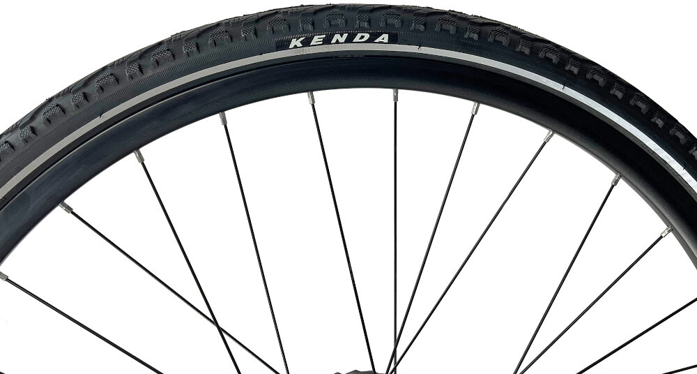 Rower crossowy INDIANA X-Cross 4.0 D17 damski Ciemnoszary zbliżenie na oponę rozmiar koła 28 cali łatwe pokonywanie przeszkód duży kontakt koła z podłożem szerokie opony marki KENDA dobra przyczepność dwuściankowych obręczach marki BERETTA zachowanie regularnego kształtu kół stabilne trzymanie opony bezpieczna i komfortowa jazda regularne sprawdzanie ciśnienia powietrza wartość na bocznej części opony