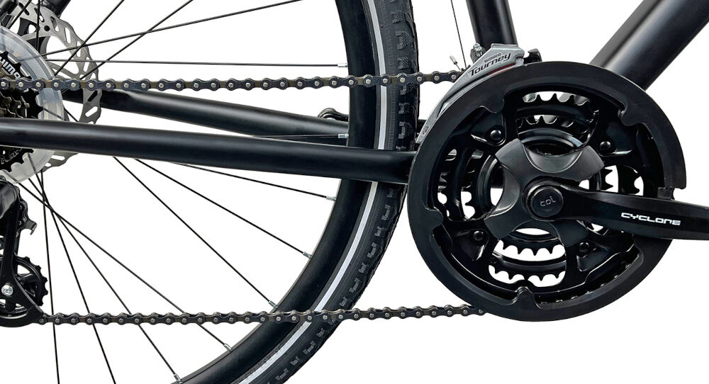 Rower crossowy INDIANA X-Cross 2.0 M17 męski Czarno-czerwony zbliżenie na korbę wolnobieg i łańcuch lekka wydajna konstrukcja korby korba SCYCLONE typu CTL3 28/38/48-170 wolnobieg SHIMANO typu MF-TZ500-7 14x28 7V solidność wytrzyma bardzo duży nacisk na pedały