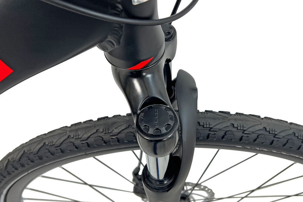 Rower crossowy INDIANA X-Cross 2.0 M17 męski Czarno-czerwony zbliżenie na amortyzator rower typu hardtail przedni amortyzator marki ZOOM typ CH-141 700C ułatwia najeżdżanie na przeszkody niweluje wstrząsy niska masa roweru duża sztywność regulacja za pomocą sprężyny obsługa poprzez manetki