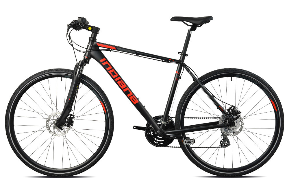 Rower crossowy INDIANA X-Cross 2.0 M21 męski Czarno-czerwony rower na białym tle widoczny z boku specjalne gwinty możliwość przymocowania uchwytu na bidon dzwonek na kierownicy