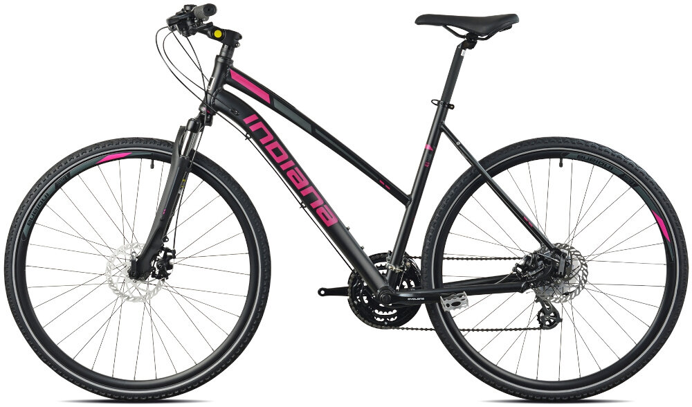 Rower crossowy INDIANA X-Cross 2.0 D21 damski Czarno-różowy rower na białym tle widoczny z boku specjalne gwinty możliwość przymocowania uchwytu na bidon dzwonek na kierownicy