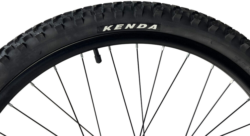 Rower górski MTB INDIANA X-Pulser 2.6 D19 26 cali damski Miętowo-biały zbliżenie na oponę rozmiar koła 26 cali łatwe pokonywanie przeszkód duży kontakt koła z podłożem szerokie opony marki KENDA dobra przyczepność dwuściankowe obręcze marki BERETTA zachowanie regularnego kształtu kół stabilne trzymanie opony bezpieczna i komfortowa jazda regularne sprawdzanie ciśnienia powietrza wartość na bocznej części opony