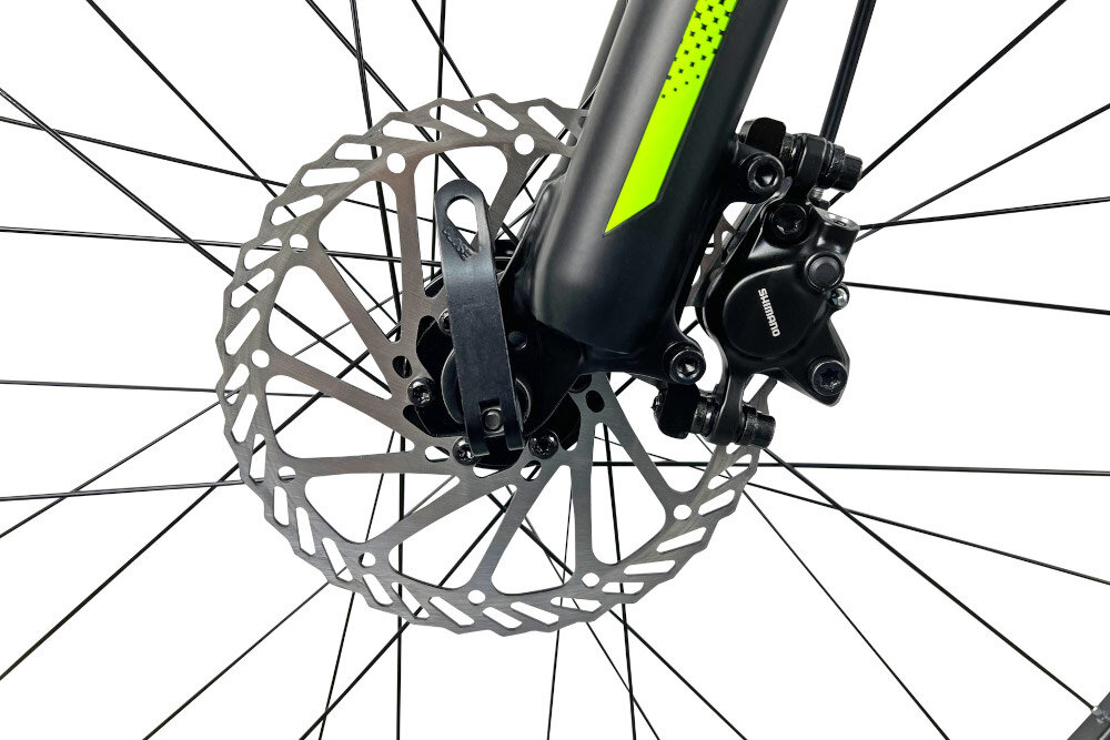 Rower górski MTB INDIANA X-Pulser 3.6 M15 26 cali męski Grafitowo-limonkowy zbliżenie na tylny hamulec podstawa bezpieczeństwa hamulce tarczowe hydrauliczne duża siła hamowania sprawdzają się w każdych warunkach pogodowych i na każdej trasie płyn hamulcowy hamulce z przodu i z tyłu podwójny pakiet bezpieczeństwa