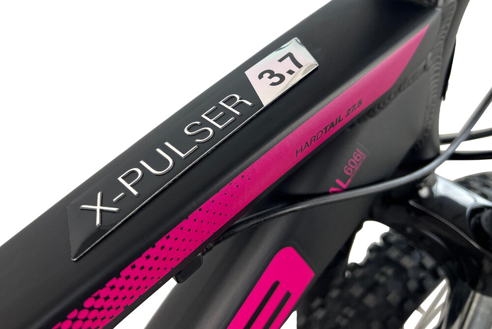 Rower górski MTB INDIANA X-Pulser 3.7 D15 27.5 cala damski Czarno-fuksjowy zbliżenie na ramę 15-calowa aluminiowa ramę rower zwinny lekki łatwo go podnieść odporność na korozję wybor rozmiaru ramy Twój wzrost mierzony w zrelaksowanej pozycji typ roweru dla osób o wzroście od 154 do 165 cm