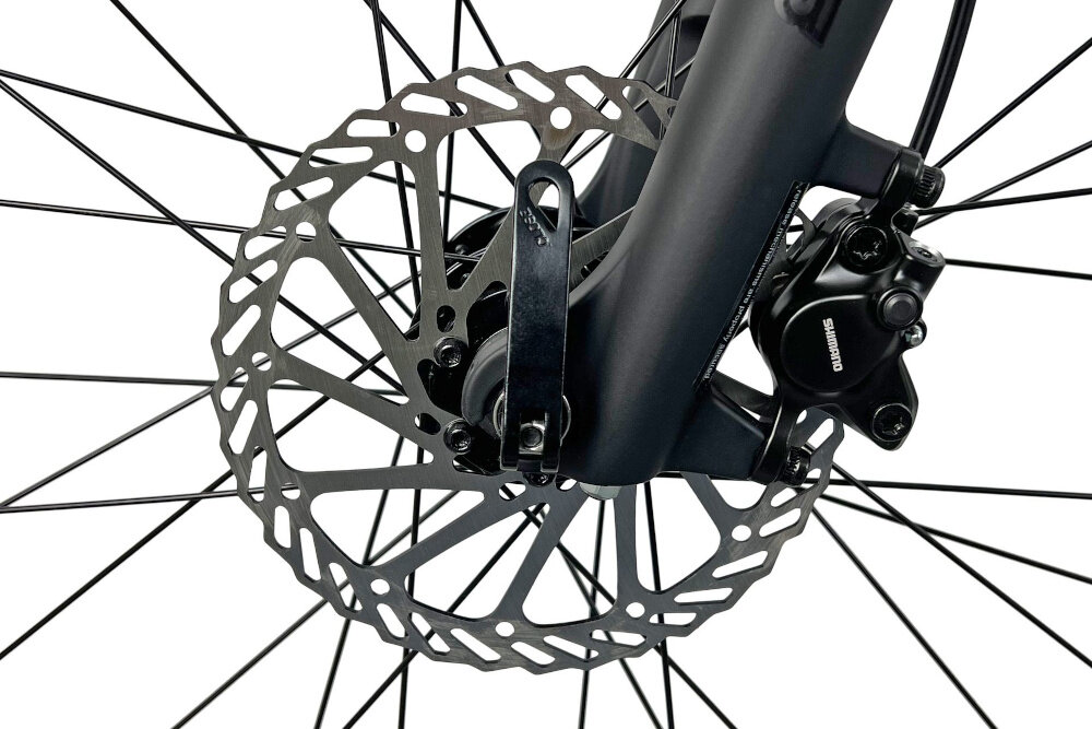 Rower crossowy INDIANA X-Cross 5.0 D21 28 cali damski Ciemnoszary zbliżenie na tylny hamulec podstawa bezpieczeństwa hamulce tarczowe hydrauliczne duża siła hamowania w każdych warunkach pogodowych i na każdej trasie płyn hamulcowy hamulce z przodu i z tyłu podwójny pakiet bezpieczeństwa