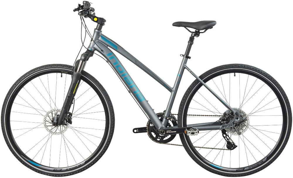 Rower crossowy INDIANA X-Cross 5.0 D21 28 cali damski Ciemnoszary rower na białym tle widoczny z boku specjalne gwinty możliwość przymocowania uchwytu na bidon odblaski dobrze widoczny na drodze bezpieczna jazda dzwonek na kierownicy