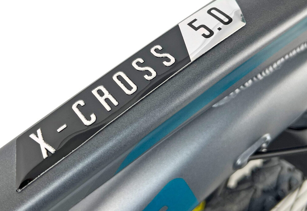 Rower crossowy INDIANA X-Cross 5.0 D17 28 cali damski Ciemnoszary zbliżenie na ramę 17-calowa aluminiowa ramę rower zwinny lekki łatwo go podnieść odporność na korozję wybor rozmiaru ramy Twój wzrost mierzony w zrelaksowanej pozycji typ roweru dla osób o wzroście od 165 do 174 cm