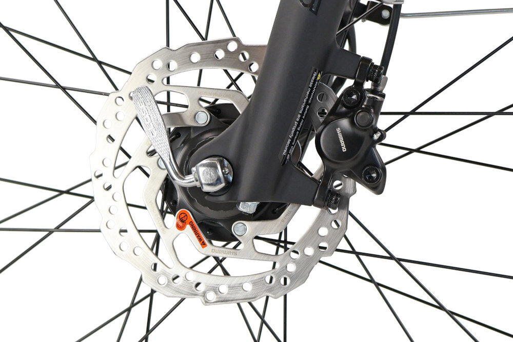 Rower trekkingowy INDIANA X-Road 5.0 M19 28 cali męski Ciemnoniebieski zbliżenie na hamulec podstawa bezpieczeństwa hamulce tarczowe hydrauliczne duża siła hamowania płyn hamulcowy hamulce z przodu z tyłu podwójny pakiet bezpieczeństwa