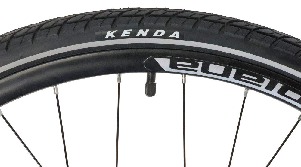 Rower trekkingowy INDIANA X-Road 5.0 M23 28 cali męski Ciemnoniebieski zbliżenie na oponę rozmiar koła 28 cali łatwe pokonywanie przeszkód duży kontakt koła z podłożem szerokie opony marki KENDA dobra przyczepność dwuściankowe obręcze marki BERETTA zachowanie regularnego kształtu kół stabilne trzymanie opony bezpieczna i komfortowa jazda regularne sprawdzanie ciśnienia powietrza wartość na bocznej części opony