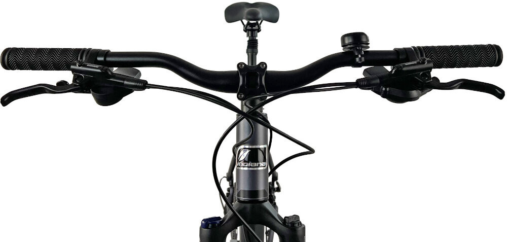 Rower crossowy INDIANA X-Cross 4.0 M21 męski Szary zbliżenie na kierownicę kierownica widoczna od przodu aluminiowa kierownica marki MODE typu HB-023 W.680 aluminiowy wspornik PROMAX typu Multiset Ahed.Ma-570 lekkość trwałość manetki pokryte antypoślizgowym materiałem pewny chwyt