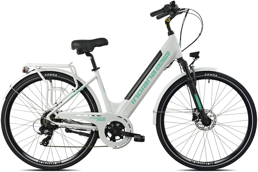 Rower elektryczny INDIANA E-Trekking 3.0 D18 28 cali Biały rower na białym tle widoczny z boku komfort jazdy odpowiednią kontrolę nad rowerem 18-calowa aluminiowa rama lekki zwinny łatwo go podnieść odporność na korozję kalkulator rozmiaru ramy odpowiednio dobrany rozmiar ramy wzrost mierzony w zrelaksowanej pozycji typ roweru