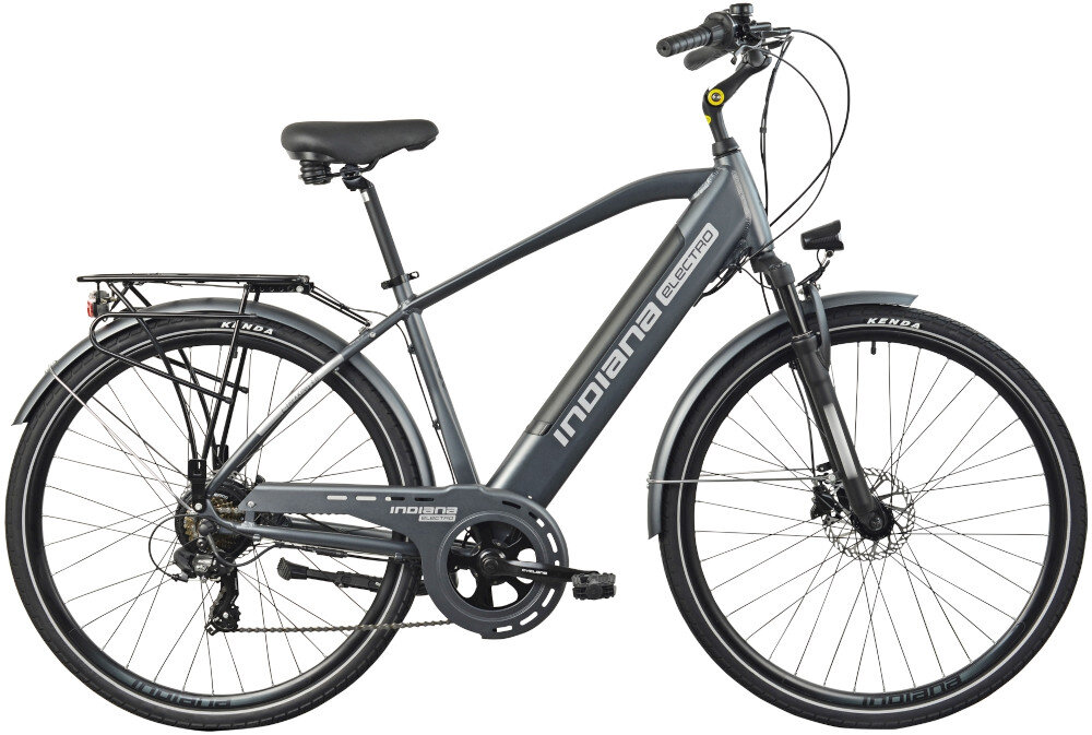 Rower elektryczny INDIANA E-Trekking 3.0 M20 28 cali Czarny rower na białym tle widoczny z boku komfort jazdy odpowiednią kontrolę nad rowerem 20-calowa aluminiowa rama lekki zwinny łatwo go podnieść odporność na korozję kalkulator rozmiaru ramy odpowiednio dobrany rozmiar ramy wzrost mierzony w zrelaksowanej pozycji typ roweru