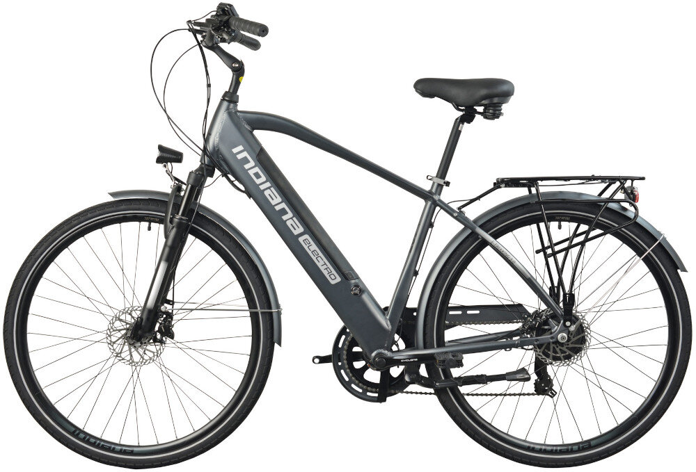 Rower elektryczny INDIANA E-Trekking 3.0 M20 28 cali Czarny rower na białym tle widoczny z boku lekka i wydajna korba marki CYCLONE typu CTL3 46T – 170 wolnobieg marki SHIMANO typu MF-TZ500-7 14x34T 7V solidny wytrzyma obciążenie nawet w trudnych warunkach wytrzyma bardzo duży nacisk na pedały