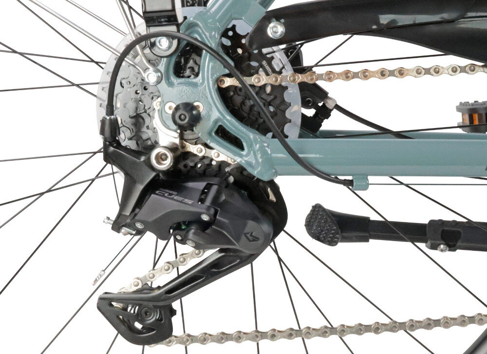 Rower trekkingowy INDIANA X-Road 4.0 M23 28 cali męski Ciemno-szary zbliżenie na przerzutkę przerzutki marki SHIMANO 9 biegów duża wytrzymałość i sprawne działanie płynna bezproblemowa zmiana biegów tylny napęd SHIMANO CUES niewiarygodnie płynna szybka zmiana przełożeń trwałość