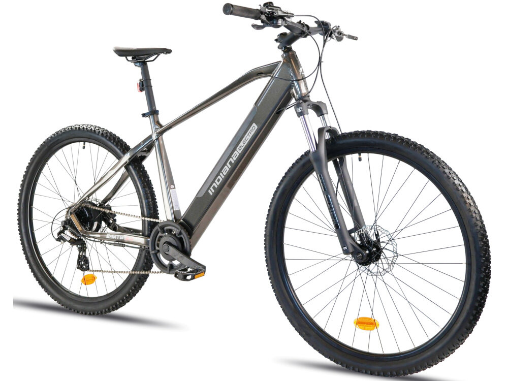 Rower elektryczny INDIANA E-MTB 2.0 M19 29 cali Czarny rower na białym tle widoczny od przodu pod skosem uniwersalny środek codziennego transportu do weekendowych przejażdżek elektryczny układ napędowy