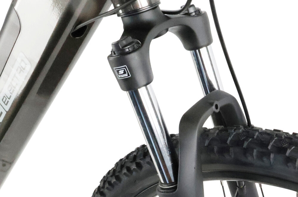 Rower elektryczny INDIANA E-MTB 2.0 M19 29 cali Czarny zbliżenie na amortyzator rower typu hardtail przedni amortyzator marki SUNTOUR typu XCE28 DS 29 cali ułatwia najeżdżanie na przeszkody niweluje wstrząsy niska masa roweru duża sztywność regulacja za pomocą sprężyny