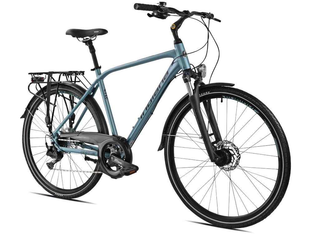 Rower trekkingowy INDIANA X-Road 4.0 M23 28 cali męski Jasnoniebieski rower na białym tle widoczny pod skosem do jazdy w mieście poza miastem dla mężczyzn komfort jazdy po asfalcie po nieutwardzonych drogach trekkingowa geometria jazda w niemęczącej naturalnej wyprostowanej pozycji