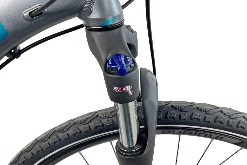 Rower crossowy INDIANA X-Cross 5.0 D19 28 cali damski Ciemnoszary zbliżenie na amortyzator rower typu hardtail przedni amortyzator marki SUNTOUR typ NEX-HLO RL 700C ułatwia najeżdżanie na przeszkody niweluje wstrząsy niska masa roweru duża sztywność regulacja za pomocą sprężyny obsługa poprzez manetki