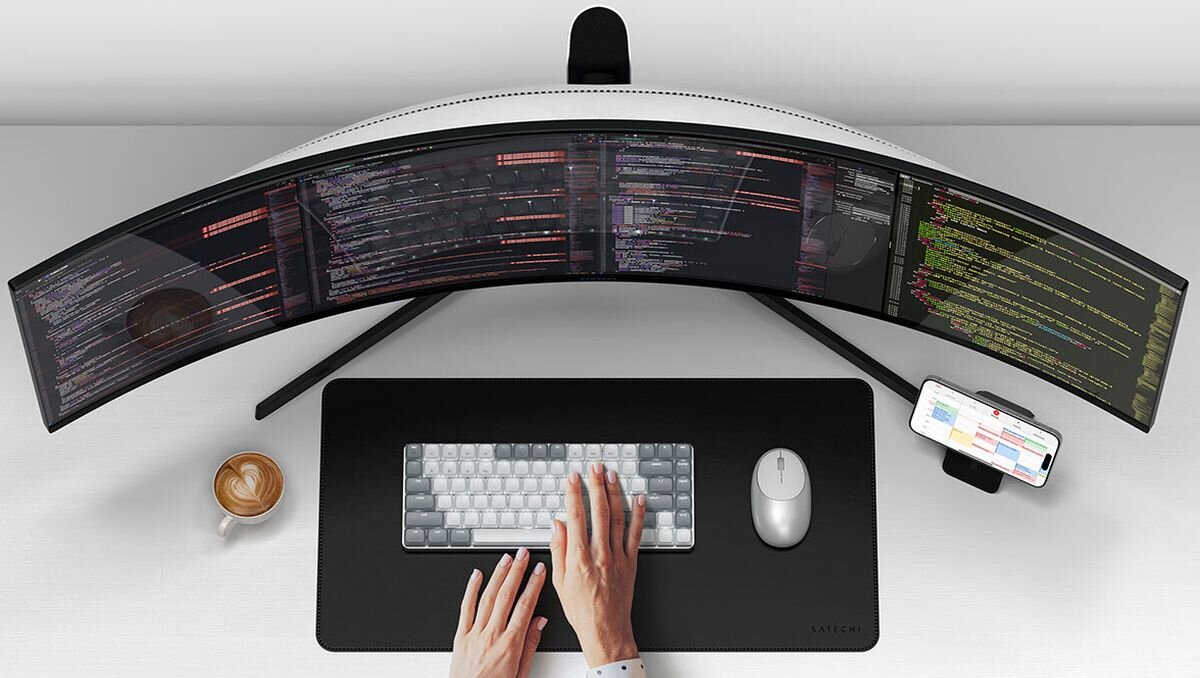 SATECHI Slim SM1 - klawiatura od góry przy ultraszerokim monitorze
