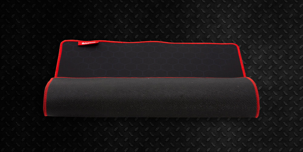 MARVO Blaze M materiału tekstylnego o dużej gęstości i wodoodporności czujników laserowych optycznych ustawieniach wysokiego DPI - czarno czerwona podkładka na ciemnym tle podwinięta