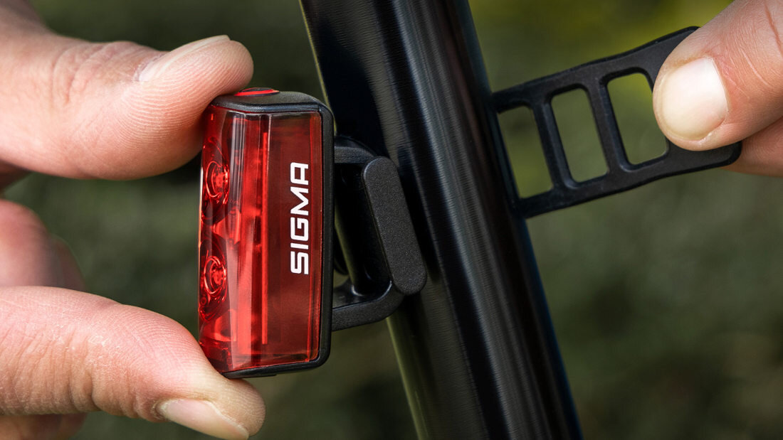 Zestaw lampek rowerowych SIGMA Buster 400 Set W RL 80 łatwy montaż demontaż system