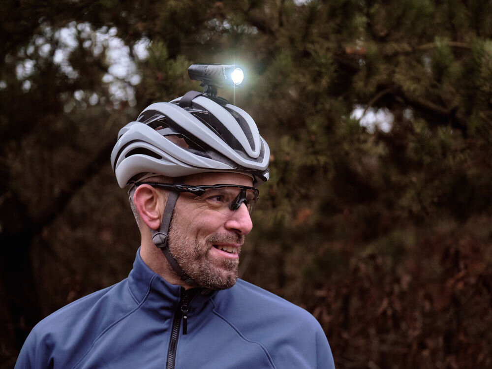 Lampka na kask SIGMA Buster 800 HL moc 800 lumenów na kasku