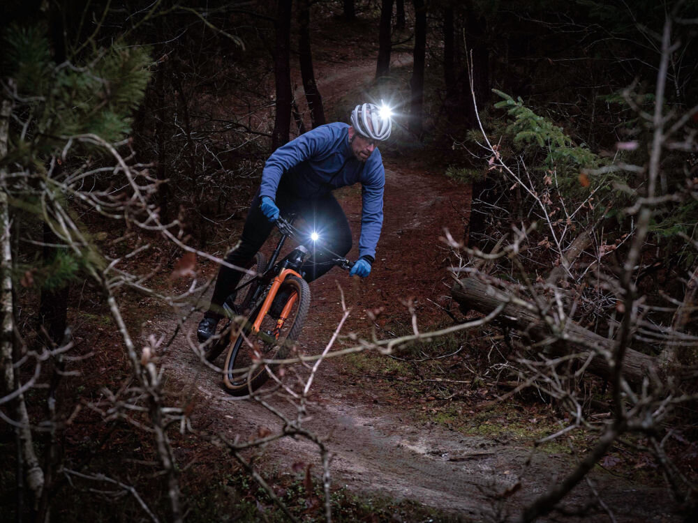 Lampka na kask SIGMA Buster 800 HL pilot przyciski kierownica