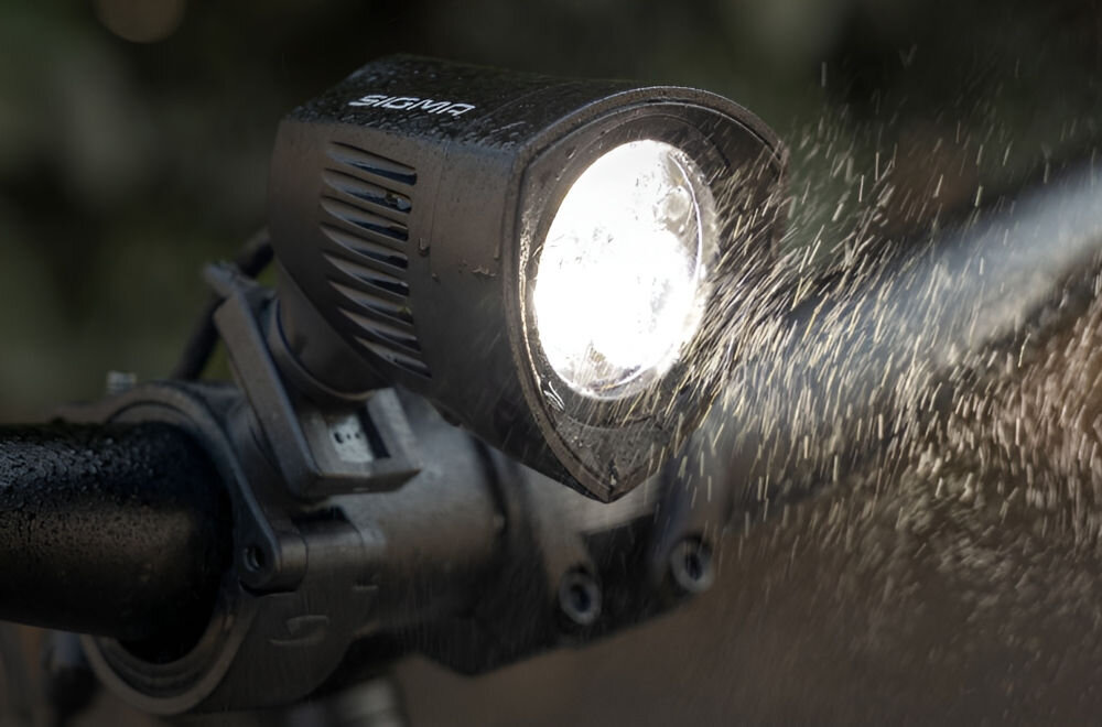 Lampka na kask SIGMA Buster 2000 HL odporna na wodę i kurz