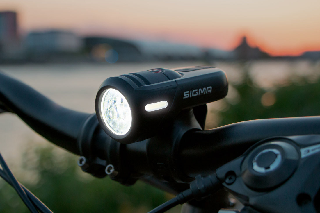 Lampka rowerowa SIGMA Aura 45
