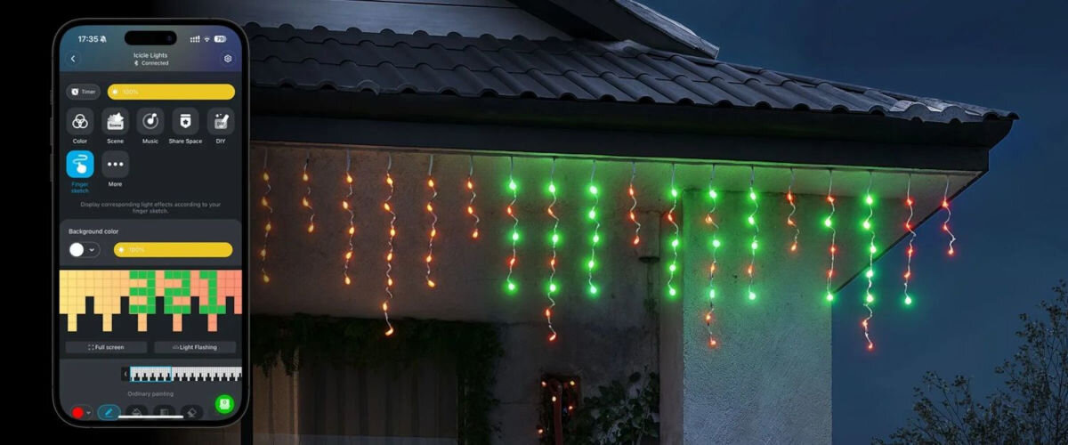 Kurtyna dekoracyjna GOVEE H70D1 400 LED Sieciowe 10 m Biały, aplikacja, sterowanie, głos, personalizacja, Aplikacja Govee na iPhone'ie z panelem sterowania efektami muzycznymi, obok dachu domu z wiszącymi kolorowymi LED-ami w odcieniach czerwieni, zieleni i pomarańczy.