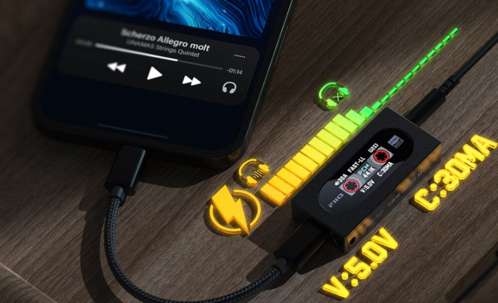 Wzmacniacz słuchawkowy FIIO KA15 dynamiczne zarządzanie energią oszczędzanie baterii, wzmacniacz podłączony do smartfona kablem USB