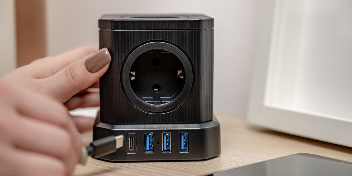 Listwa NEWELL GaN Power Cube NL4387 Czarny, gan, wydajność, ciepło, bezpieczeństwo, ręka wtyka kabel do jednego z portów kostki