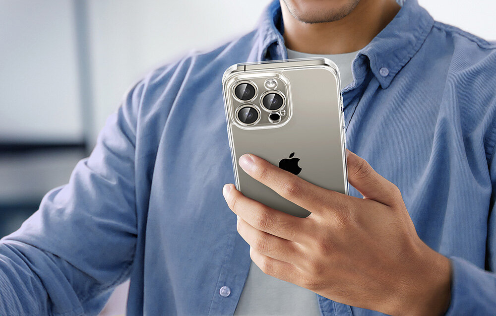 ETUI UGREEN CA10 - etui na telefonie trzymanym w ręku