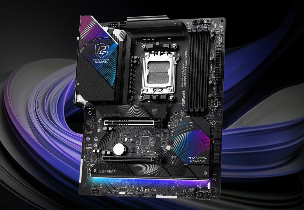 Płyta główna ASROCK X870 Riptide WiFi Płyta główna z serii Phantom Gaming widoczna z góry, z podświetleniem RGB na dolnej krawędzi i ozdobnymi radiatorami w czarno-fioletowej kolorystyce, opis