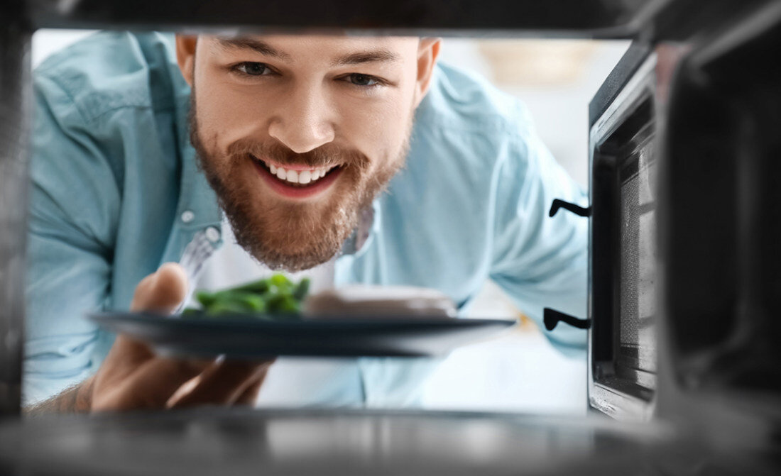 Kuchenka mikrofalowa SHARP YC-MG02E-B