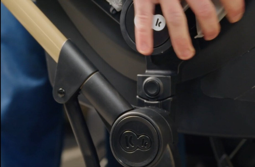 Wózek wielofunkcyjny KINDERKRAFT Moov 2 XL 3w1 Czarny System podróżny Fotelik samochodowy i-Size  Adaptery w zestawie