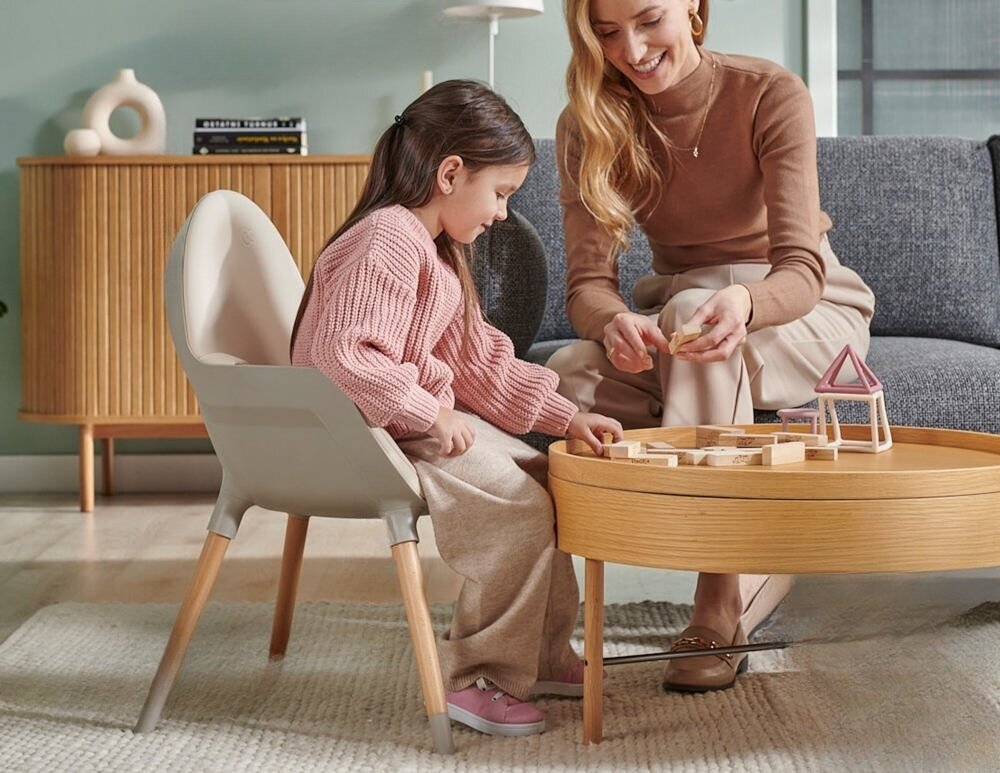 Krzesełko do karmienia KINDERKRAFT Fini 2 Zielony Jedno rozwiązanie, wiele funkcji  niski fotelik do zabawy, rysowania lub odpoczynku