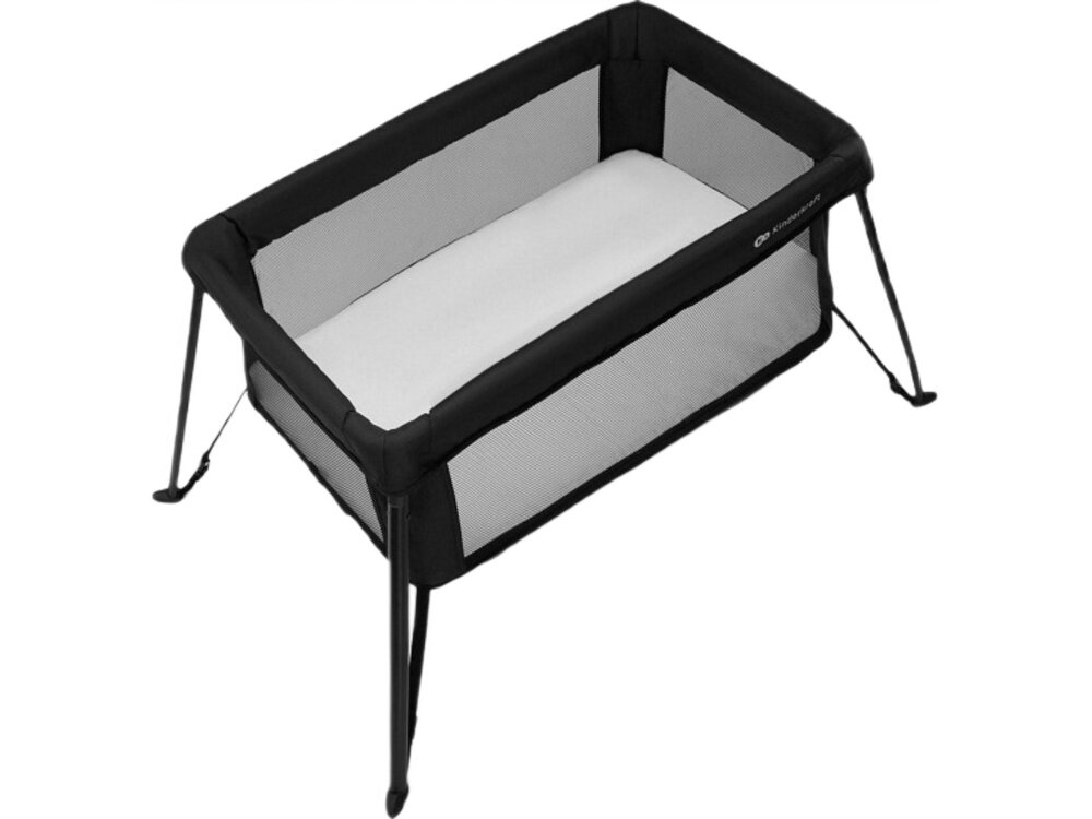 Łóżeczko turystyczne KINDERKRAFT Cami Czarny modyfikacja na wiele sposobow miekki materac z pokrowcem wymiary 92,5 x 54 x 2,2 cm sporo miejsca na sen i zabawe wejscie z boku zamykane na zamek blyskawiczny samodzielne wychodzenie i wchodzenie